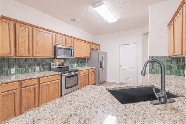 Building Photo - 213 Tapwood Ln