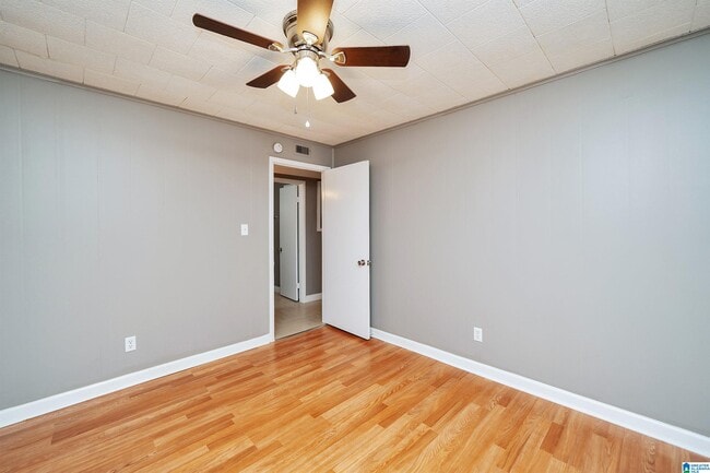 Building Photo - 1541 Rainbow Ln