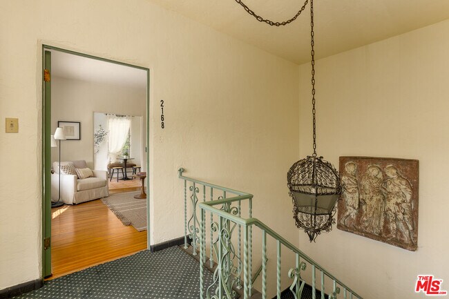 Building Photo - 2166 Beachwood Terrace