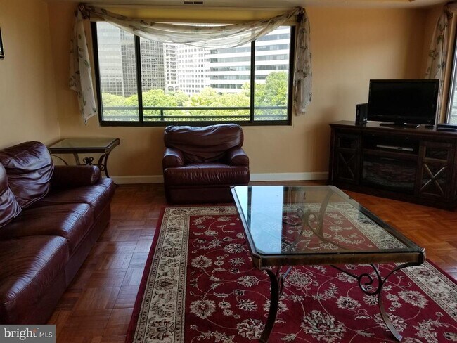 Building Photo - 1111 Arlington Blvd