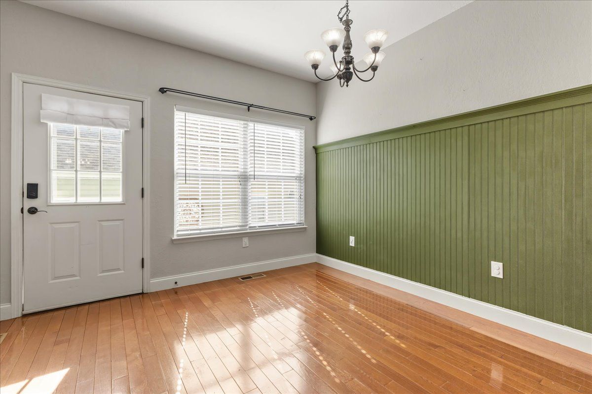 Building Photo - 410 Ashbury Cir