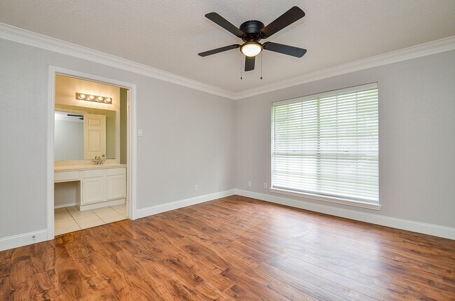 Building Photo - 1206 Green Knoll Dr