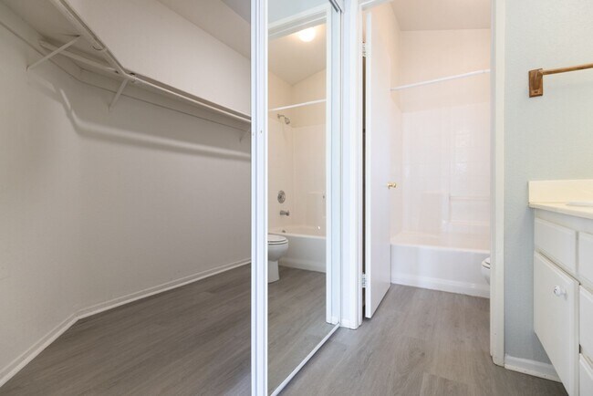 Building Photo - West Lancaster4 bedroom + bonus room