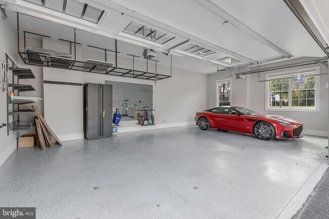 Building Photo - 7002 River Oaks Dr