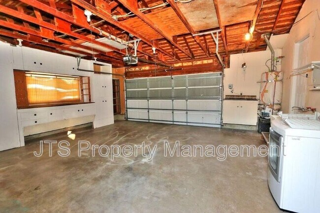 Building Photo - 10624 Chardonay Dr