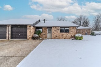 Building Photo - Rogers Duplex in Desirable Location!