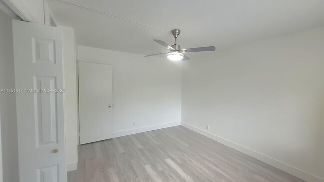 Building Photo - 428 Lakeview Dr