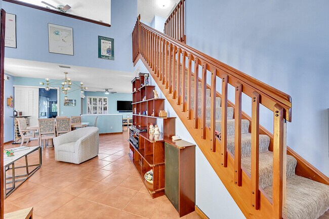 Building Photo - 2922 Port Royale Ln S