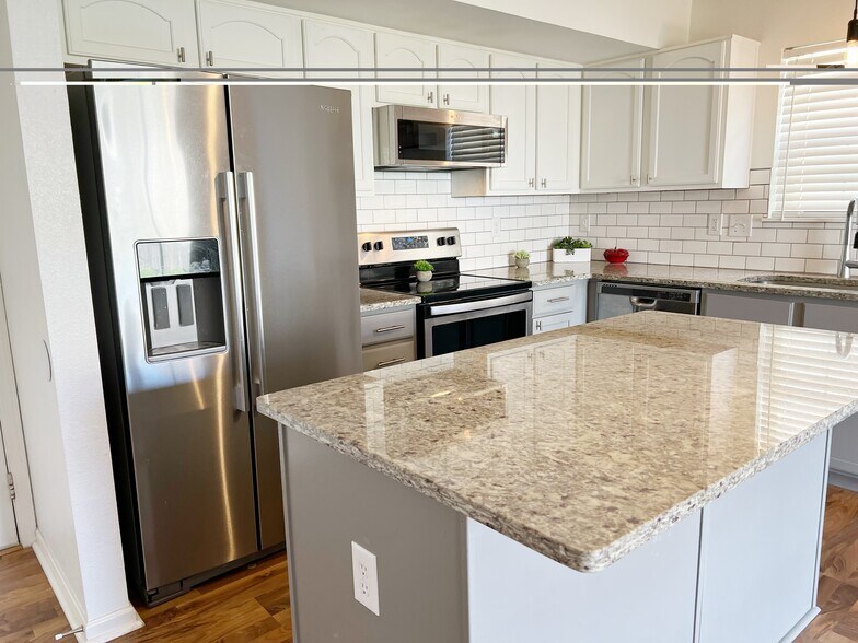 Building Photo - 2282 Middle View Dr