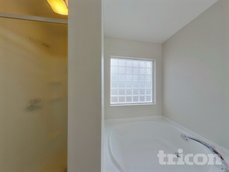 Building Photo - 1021 Skillbeck Rd