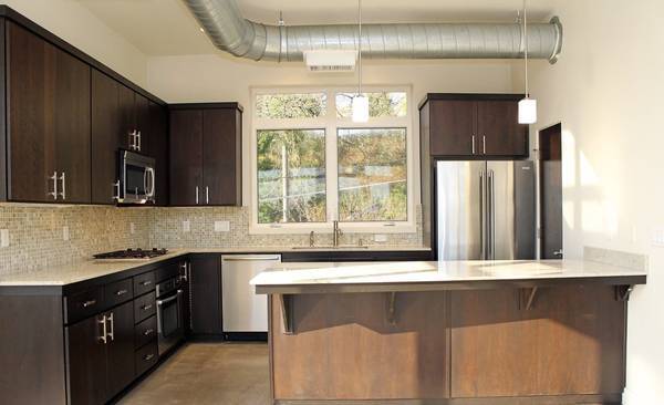 Building Photo - 4644 S Kelly Ave