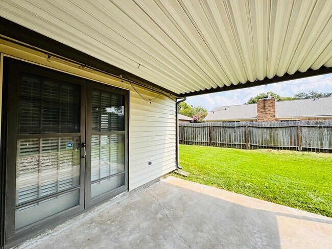 Building Photo - 2011 Echo Ridge