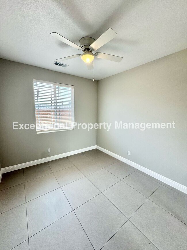 Building Photo - 16265 Plum St
