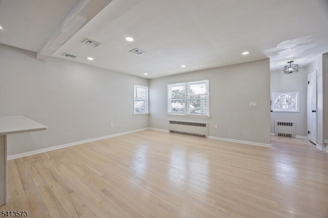 Building Photo - 252 Knickerbocker Rd