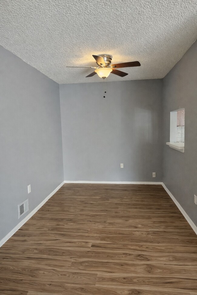 Building Photo - 215 Rachel Ct