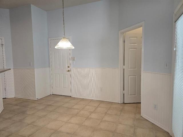 Building Photo - 5940 Rosebud Dr