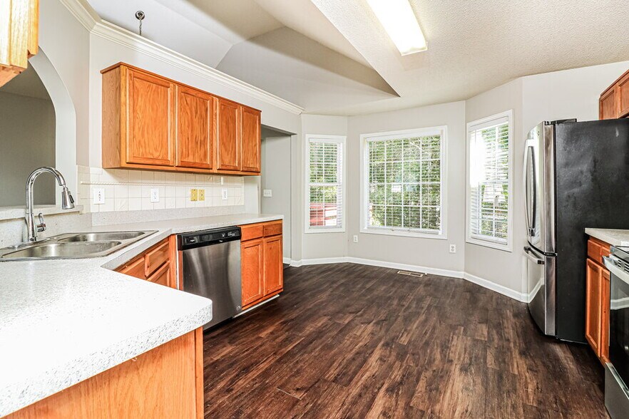 Building Photo - 5879 Newnan Ct