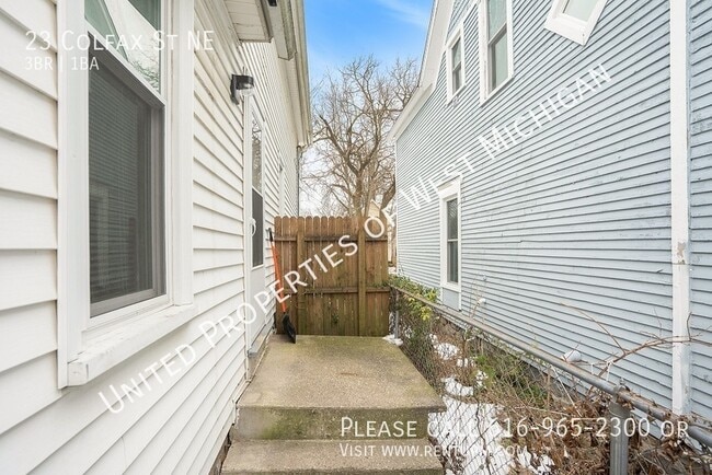 Building Photo - 23 Colfax St NE