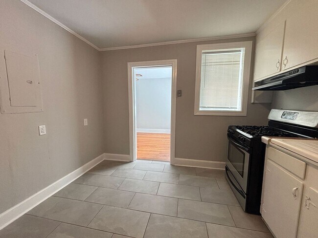 Building Photo - Available now. WATER & SEWER INCLUDED! Gre...