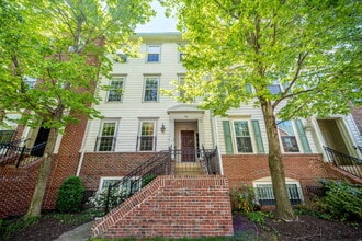 Building Photo - Comfortable Condo Living in Convenient Alexandria Location