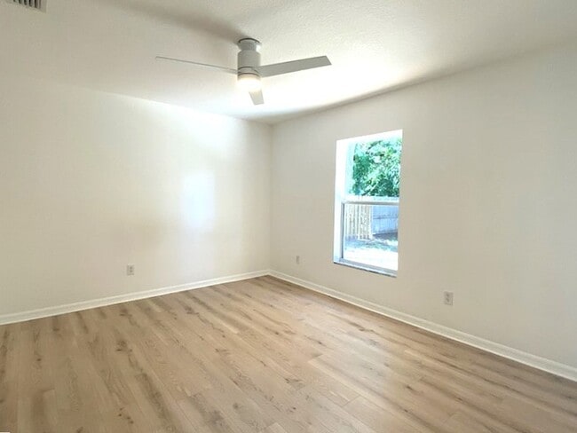 Building Photo - Beautiful New Smyrna Beach Home!