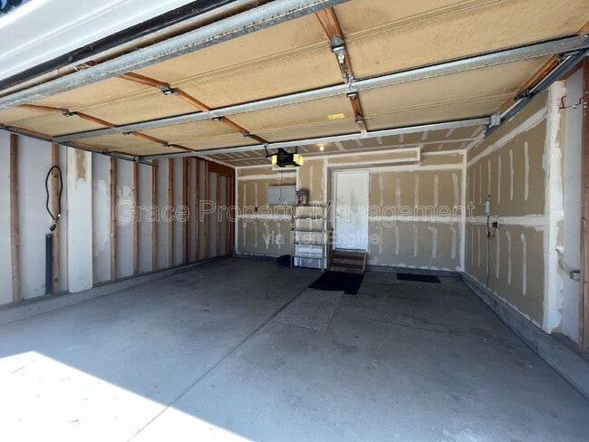 Building Photo - 5337 S Killarney St