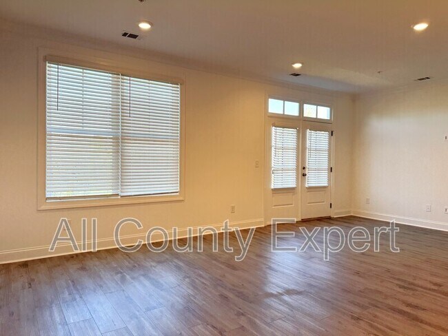 Building Photo - 522 Sawnee Vlg Blvd