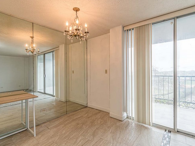 Building Photo - 7039 San Pedro Ave