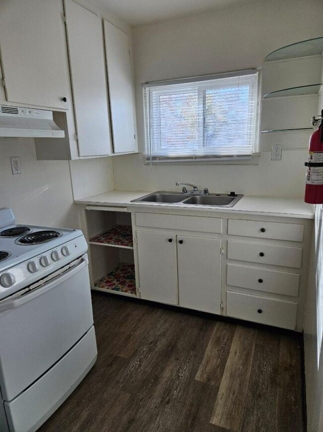 Building Photo - Fantastic 2 bedroom house avail NOW