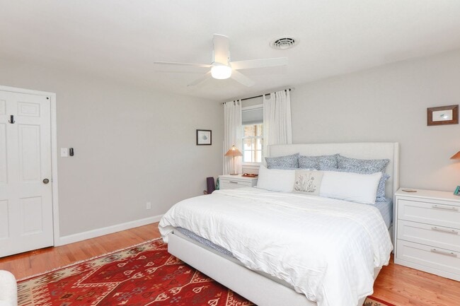 Building Photo - Charming 2BR in Historic Home – Bright, Sp...