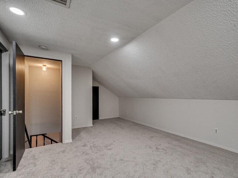 Master Bedroom - 5301 SE 82nd St