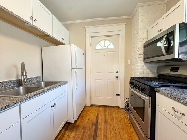 Building Photo - 811 E 39th St