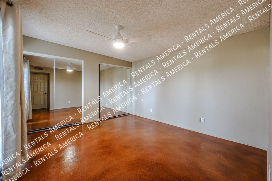 Building Photo - 10438 S 45th Pl