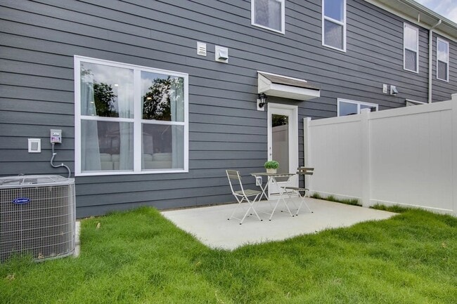 Building Photo - Townhome For Lease