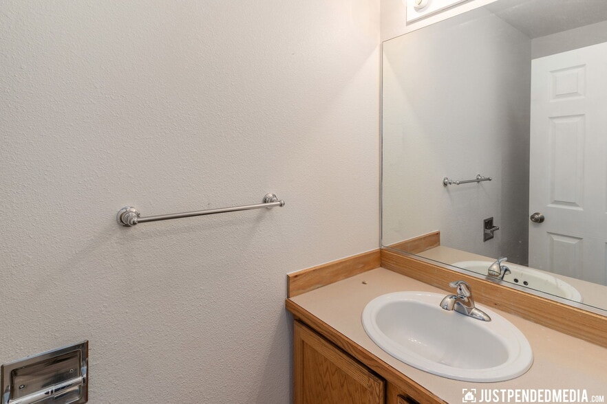 Building Photo - 530 Bitterroot Cir