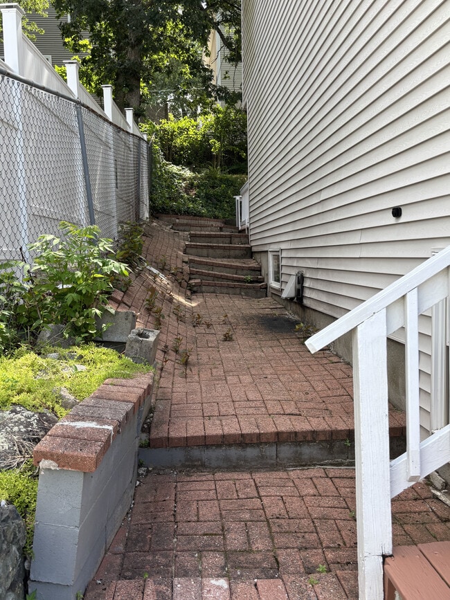 Building Photo - 118 Montclair Ave