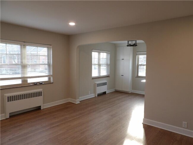 Building Photo - 215 S Ft Thomas Ave