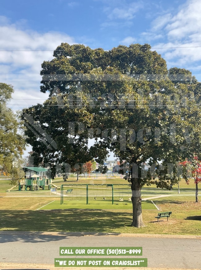 Building Photo - 603 5th Ave