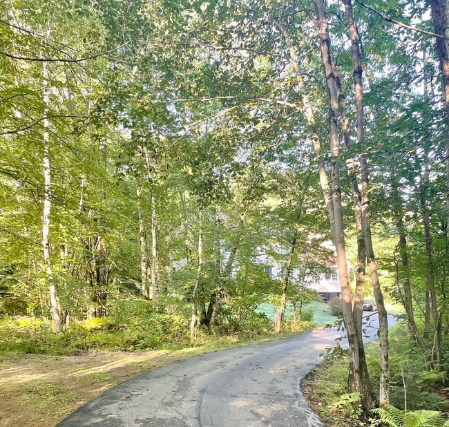 Building Photo - Sublet available now to May. Stunning 5 be...