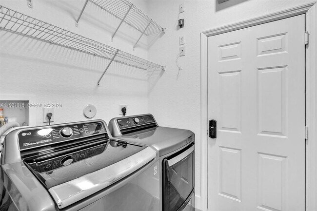 Building Photo - 19381 Stonebrook St