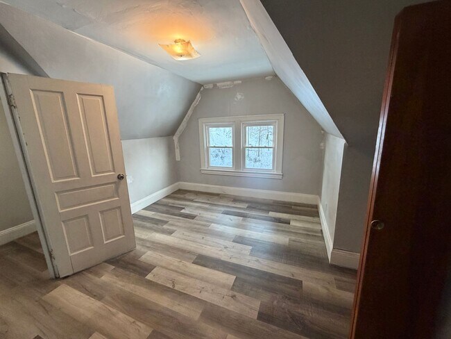 Building Photo - 526 Westinghouse Ave