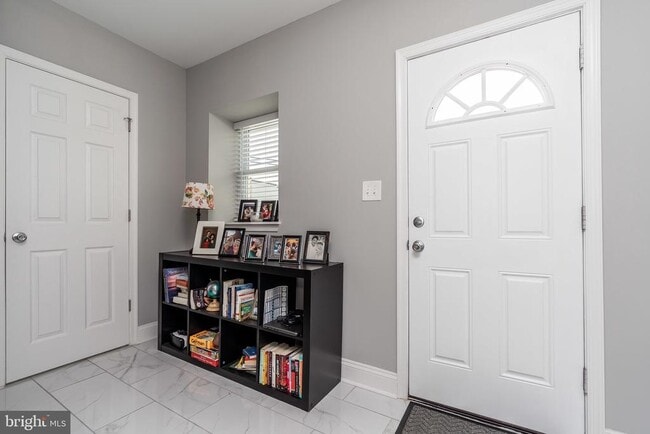 Building Photo - 365 Bonsal St