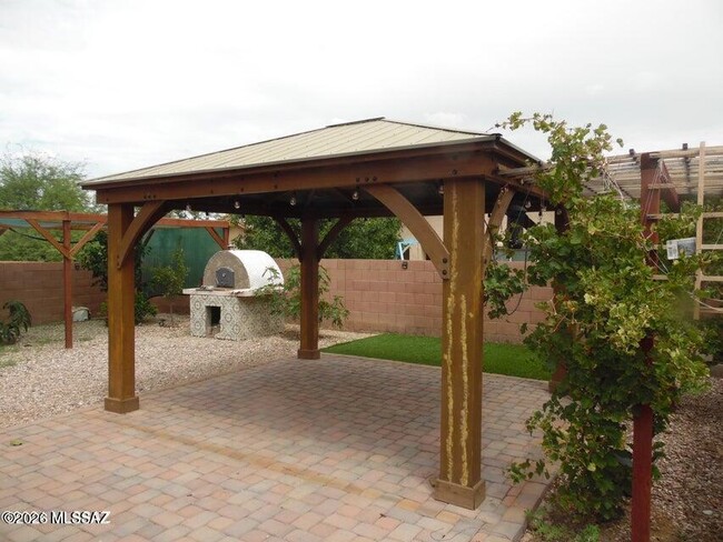 Building Photo - 7325 E Weeping Willow Dr