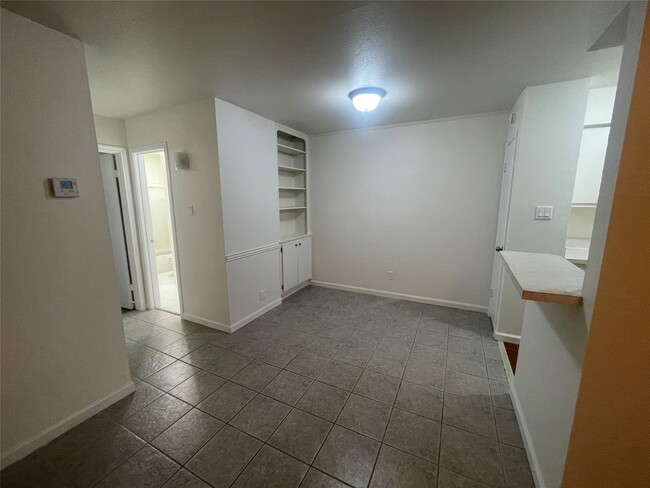 Building Photo - 5550 N Braeswood Blvd