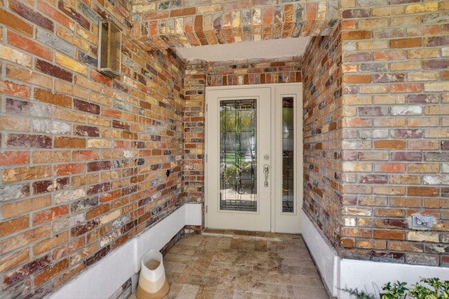 Building Photo - 10065 Camelback Ln