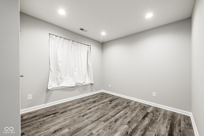 Building Photo - 2525 Central Ave