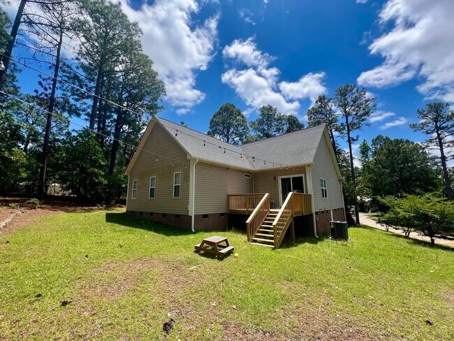 Building Photo - Carolina Lakes!!