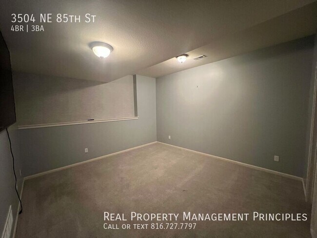 Building Photo - 3504 NE 85th St
