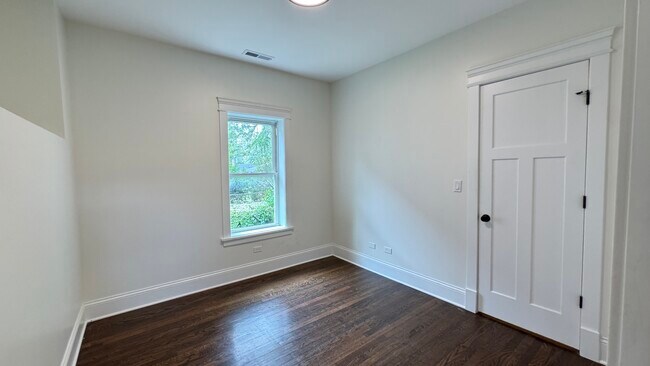 Building Photo - 511 S Lombard Ave