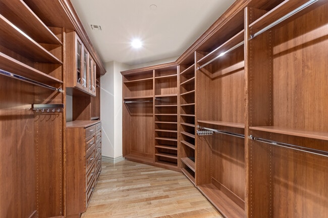 Building Photo - 9103 Alta Dr